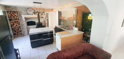 virtuve, Villa avec piscine privée près de Montgivray, 120 m² (Villa avec piscine privee pres de Montgivray, 120 m²) in Sarzay
