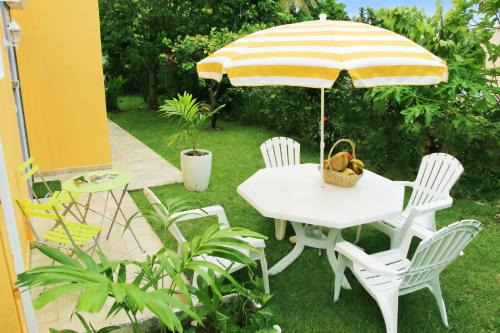 ระเบียง/ชานเรือน, Appartement exquis à Baie-Mahault, 40m² avec jardin agréable (Appartement exquis a Baie-Mahault, 40m² avec jardin agreable) in แบ มาโอล