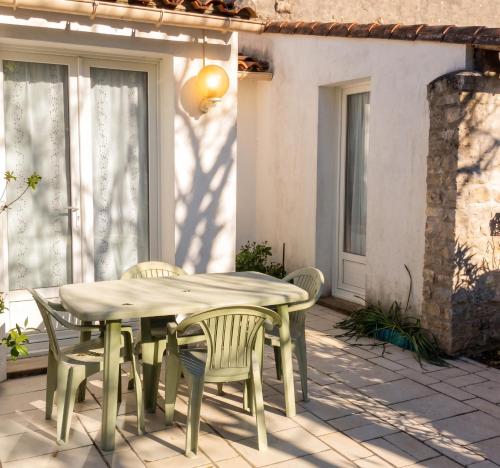 Maison Charmante A Sainte-marie-de-re Avec Terrasse - Île de Ré