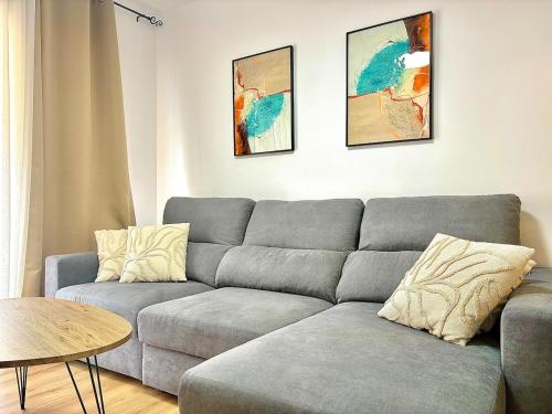 Renovated APT, Beach 1 min, WiFi, AC