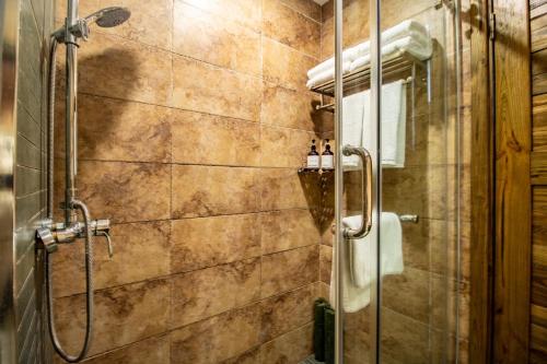 Zhangjiajie Courtyard Hotel-Chinese-Style HotelZen Tea Culture ExperienceYoga-Healing ClassAntique Beauty Free Breakfast Itineary Plan& Purchase Tickets Free luggage storageVegan Available - image 5