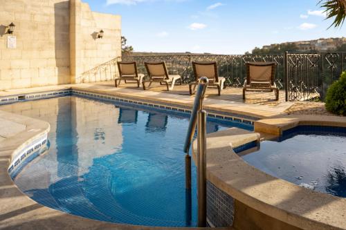 Lunzjata Mansions in Fontana View Pool - Location saisonnière - Għajn il-Kbira