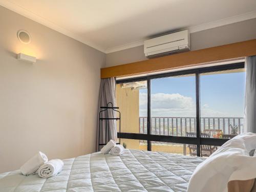 #357 Sea View Escape in Portimao w Pool - image 4