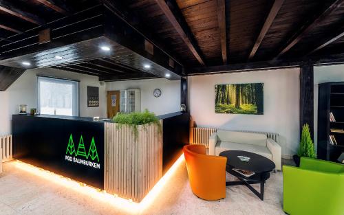 波德桑布爾肯酒店 (Hotel pod Saumburkem) in 拉伊諾確維察