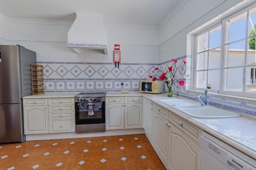 ห้องครัว, Villa Paraiso by Algarve Holidays in คาวีโร