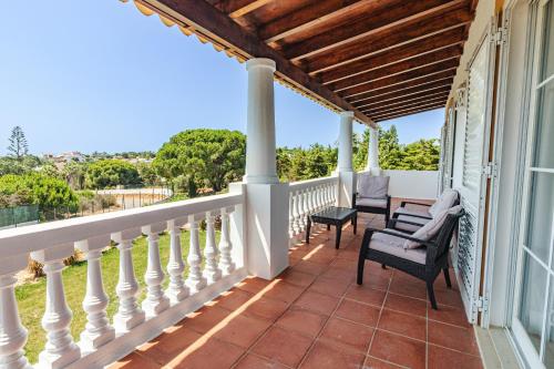 Villa Paraiso by Algarve Holidays in คาวีโร