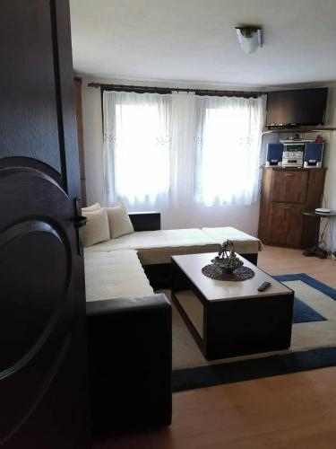 1 queen bed, 2 double beds, 1 twin bed, 1 sofa bed