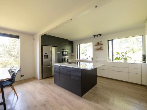 Spacious 4BR Home with Esja and Bay Views - Sleeps 8 in 林德賽爾