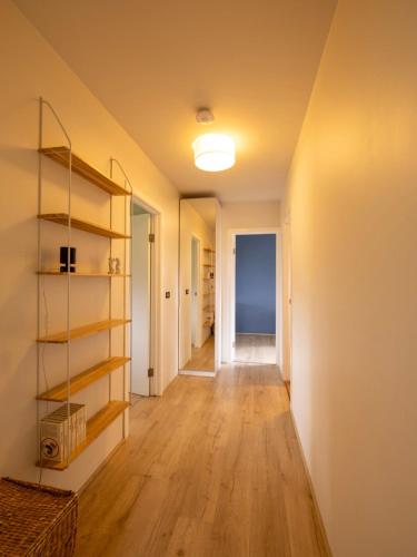 Spacious 4BR Home with Esja and Bay Views - Sleeps 8 in 林德賽爾