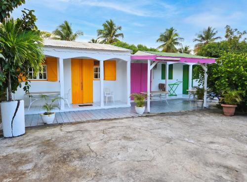 Bungalow charmant au Moule avec vue sur jardin - image 3