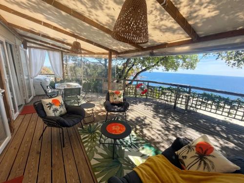 Bungalow à Saint-Raphaël avec Piscine et Vue Mer