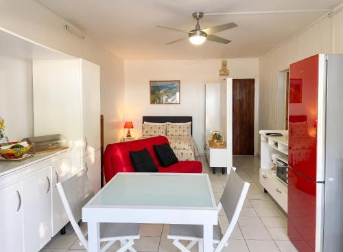 Charmant studio avec vue sur mer au Moule 20 m² + terrasse - image 4