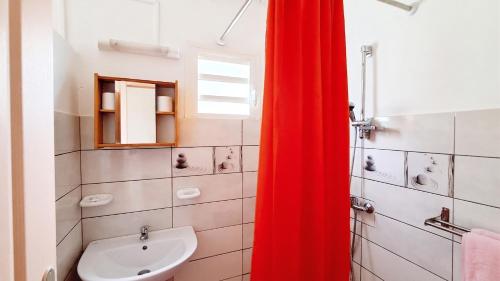 Bathroom, Maison intime avec jardin a Capesterre in Capesterre-Belle-Eau