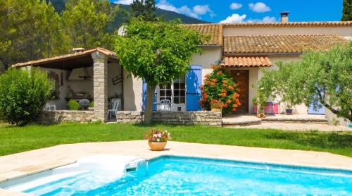 Villa Charmante à Pompignan avec Piscine et Jardin gîte à louer Pompignan
