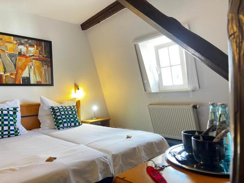 2 twin beds