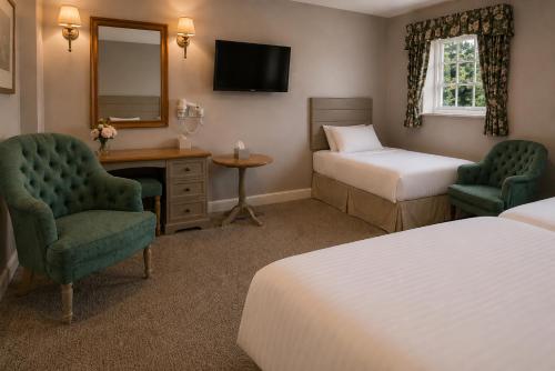 3 twin beds