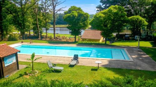 Bungalow Charmant A Rochechouart Avec Vue Sur Lac - Rochechouart