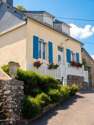Maison Confortable A Chateaulin Avec Jardin Et Terrasse. - Chateaulin