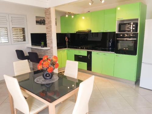 Appartement lumineux avec vue sur la montagne à Gros-Morne, 86 m² (Appartement lumineux avec vue sur la montagne a Gros-Morne, 86 m²) in Gros-Morne
