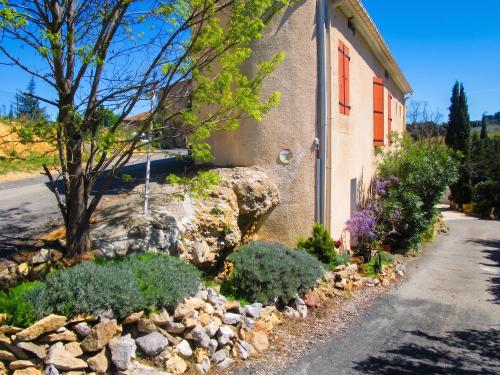 Maison champêtre à Tournissan avec grand jardin gîte à louer Tournissan