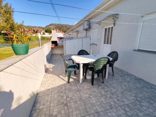Comfortable House in Marinhas + Garden and Sea View., Marinhas
