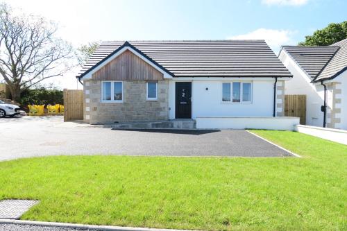 Modern 3-bed bungalow in Beacon in Troon (Cornwall)
