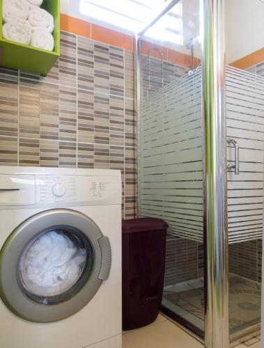 Duša, Bungalow confortable près de Sainte-Anne, 42 m² avec terrasse (Bungalow confortable pres de Sainte-Anne, 42 m² avec terrasse) in Mare Galjarda