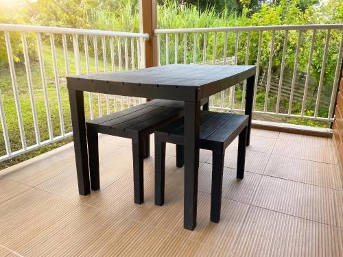 ระเบียง/ชานเรือน, Appartement spacieux à Sainte-Rose, 70 m² avec jardin (Appartement spacieux a Sainte-Rose, 70 m² avec jardin) in ซานต์ โรเซ