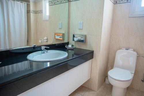 Cynthiana Beach Hotel - image 2