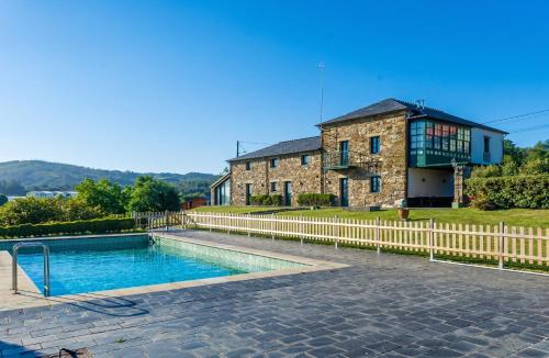 Skats, Luxurious Villa in Outeiro - Private Pool in Moeche