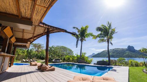 مسبح, Barefoot Kuata Island Resort in Kuata Island