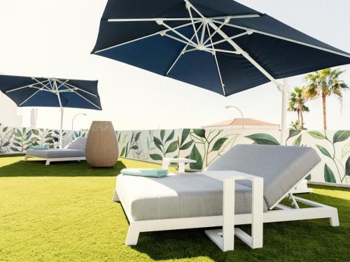 Villa Eden - Seaviews, Large Terrace & Private Heated Pool 2