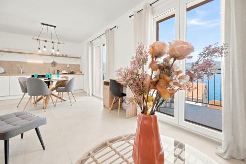 2 bedrooms, 4 beds