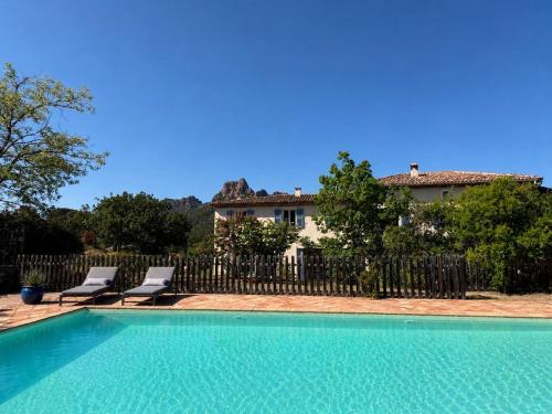 Joli studio chez l'apiculteur, piscine, parking