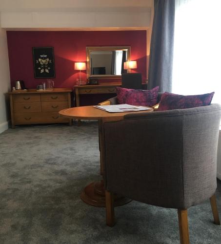 The Coach House Inn Stop at The Coach House Inn to discover the wonders of Chester. The hotel offers a high standard of service and amenities to suit the individual needs of all travelers. Take advantage of the hotels 2