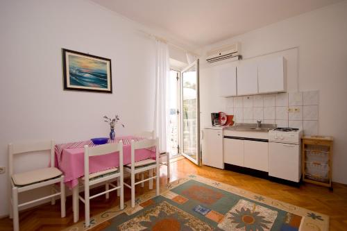 keuken, Apartments Vila Miranda on the beach in Rab