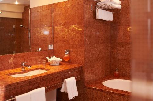 RomanticHOTEL Goldener Karpfen - das kleine, feine Grandhotel direkt in der Altstadt – Fulda, AL