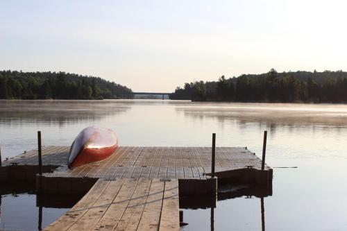 . Lux waterfront all inclusive on Ottawa River