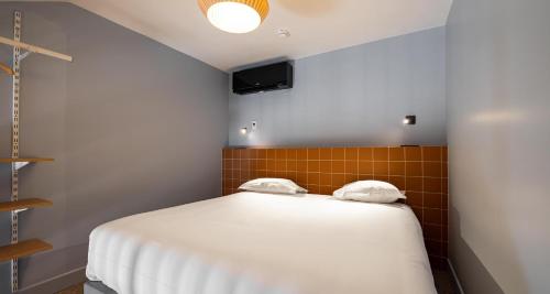 1 queen bed, 2 twin beds