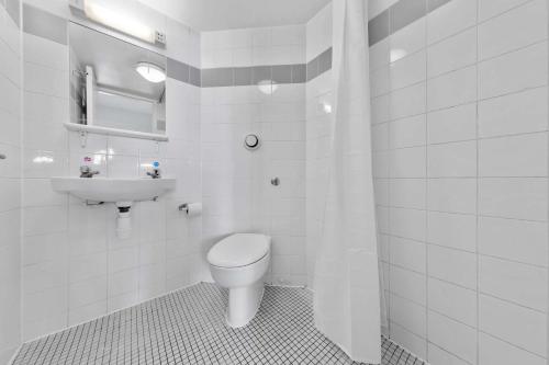 Single Ensuite Room in South Bank London 3