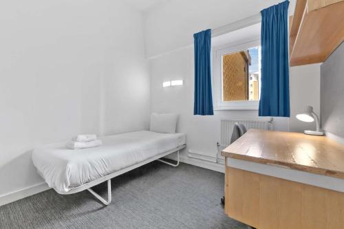 Single Ensuite Room in South Bank London 4