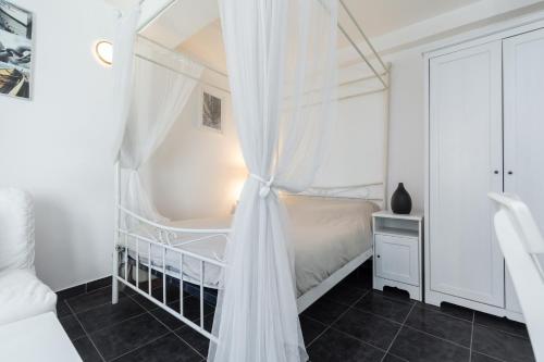Studio with Terrace image 1