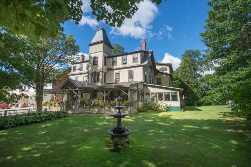 The Norwich Inn in Norwich, USA