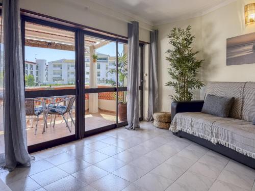 #411 Sunny 1BR Apartment Near the Beach - image 2