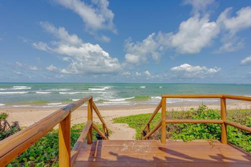 Beach, IT131 Lindo Bangalo c/ 4 suites, Cond. Pe na Areia in Itacimirim