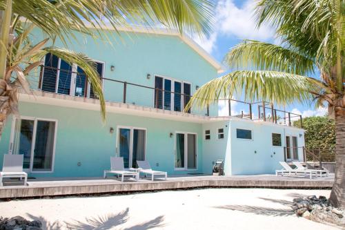 . 4-Bed Luxury Villa in Little Cayman