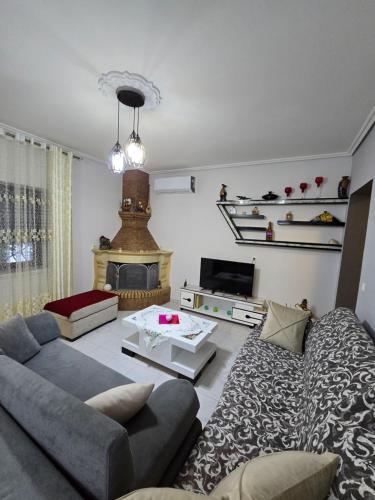 2 bedrooms, 6 beds