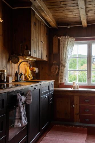 Authentic Norwegian Cabin by Hallingskarvet in Ustaoset