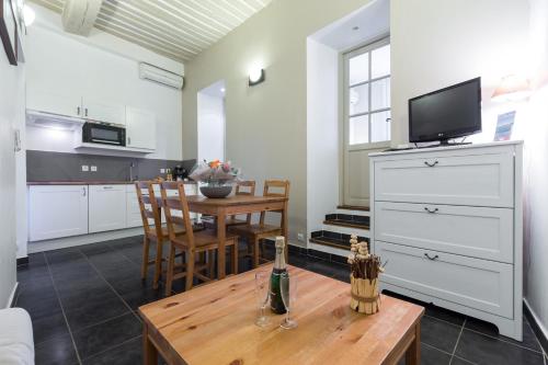 Two-Bedroom Apartment room in Florella Maréchal Joffre