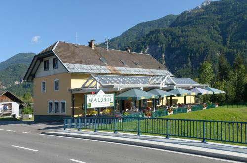 Gasthof Waldhof, Pension in Dellach im Drautal bei Wernisch Kammer